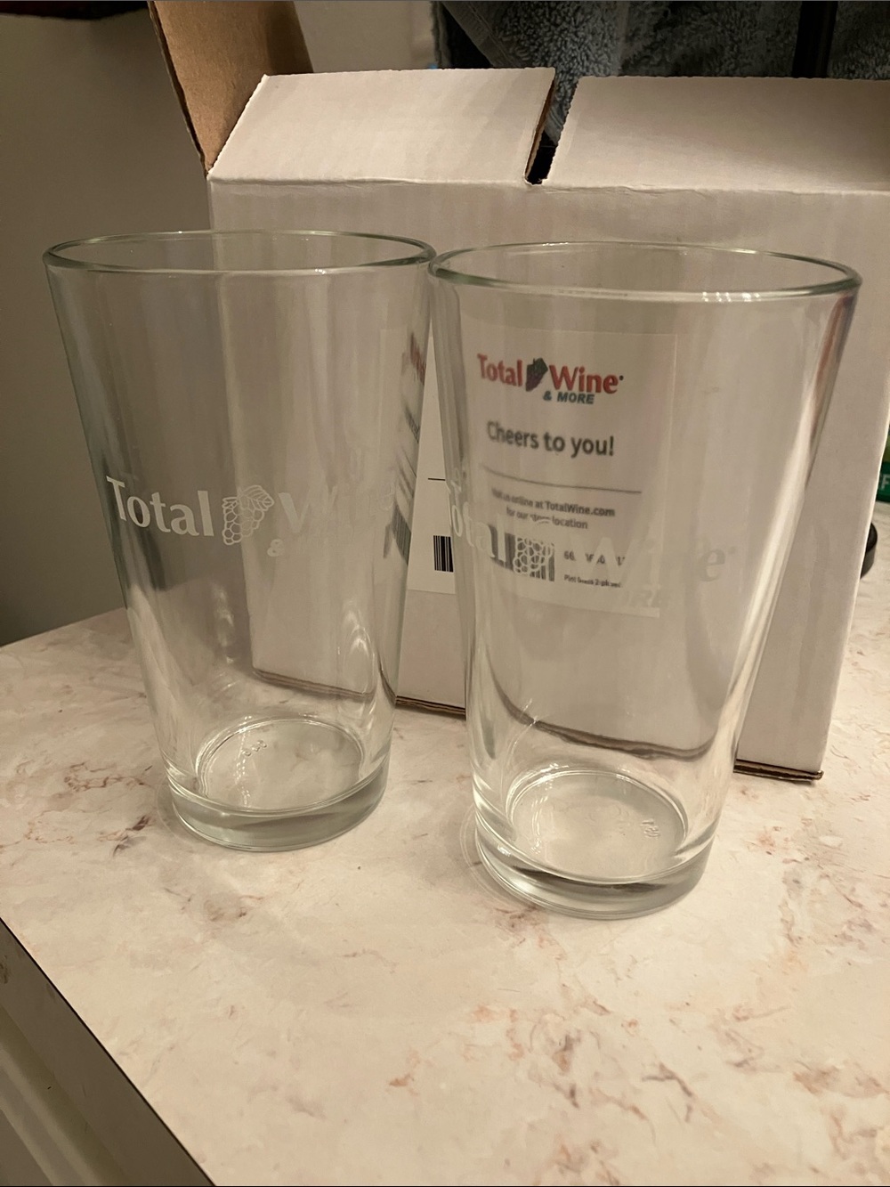Total Wine Clear Glass Pint glasses - Set of 2